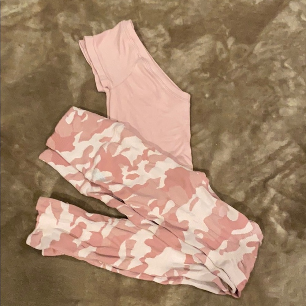 🌺Free people rib deep v crop with Camo legging
